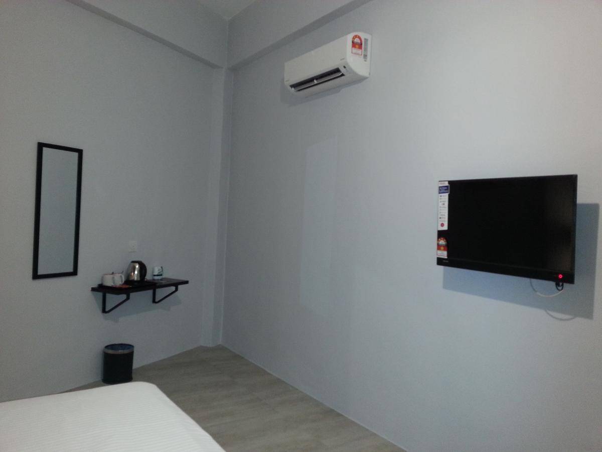 L Hotel Simpang Renggam Exterior photo