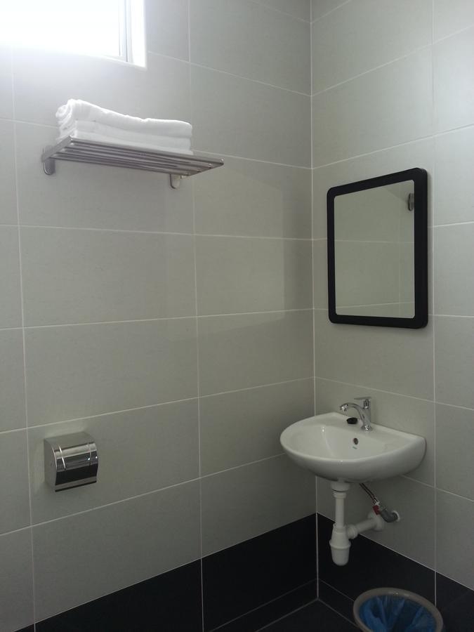 L Hotel Simpang Renggam Exterior photo