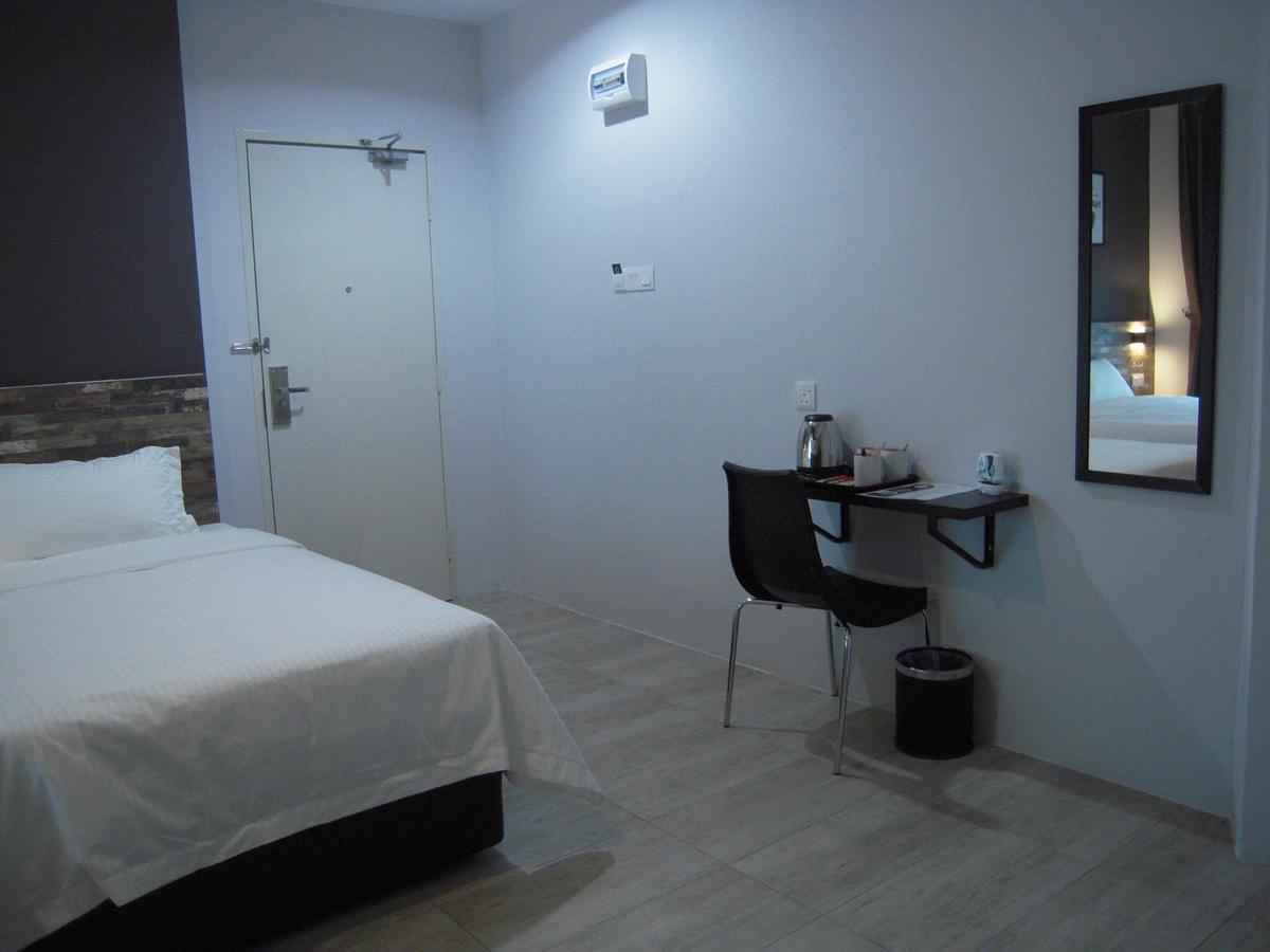 L Hotel Simpang Renggam Exterior photo